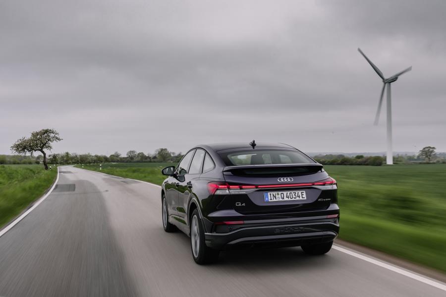  Audi Q4 Sportback 40 e-tron S line 2021 года  (WW) (фото 21 из 23)